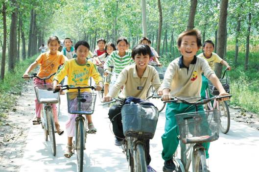 3.乡村通公路 村娃放学喜洋洋  .jpg