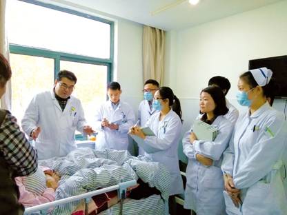 图5：康复医学专家查房.jpg